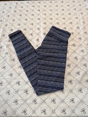 Lululemon blue leggings size 4